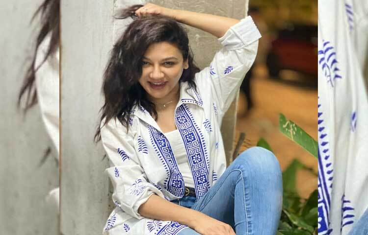 কাজের পাশাপাশি সামাজিক যোগাযোগ মাধ্যমেও বেশ সবর এই অভিনেত্রী। ছবি: ফেসবুক থেকে