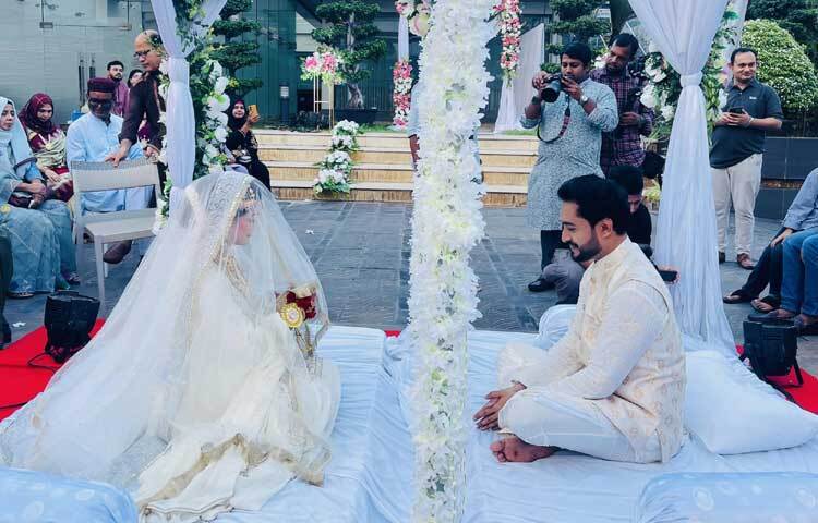 বিয়ের পর নাদিয়া তার ফেসবুক প্রোফাইল ও কভারের ছবি পাল্টেছেন। ছবি: নাদিয়ার ফেসবুক থেকে