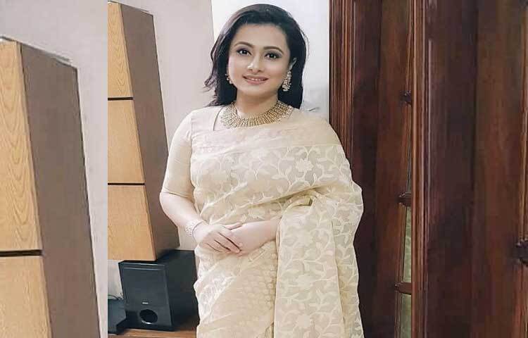 কাজের পাশাপাশি সামাজিক যোগাযোগ মাধ্যমে সময় দেন অভিনেত্রী। সেখানেই শেয়ার করেন নিজের নিত্য-নতুন ছবি। ছবি: পূর্ণিমার ফেসবুক থেকে