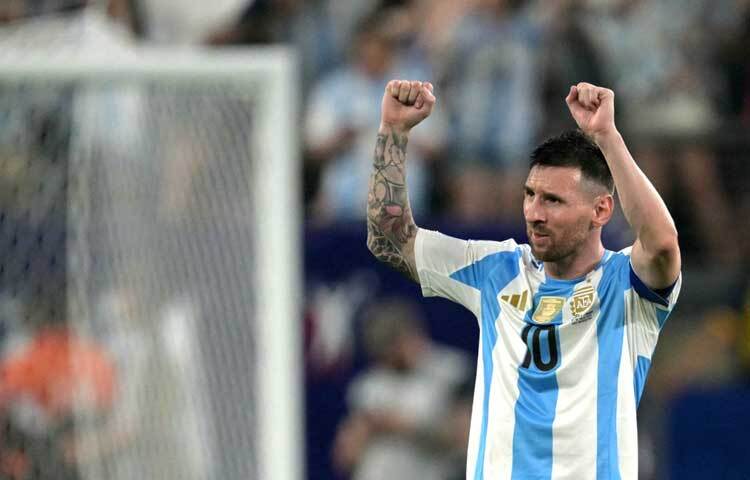 ছয়টি কোপা আমেরিকাতে গোল করে যুগ্মভাবে সবচেয়ে বেশি কোপা আমেরিকাতে গোল করার রেকর্ড গড়লেন মেসি। ২০০৭, ২০১৫, ২০১৬, ২০১৯, ২০২১ ও ২০২৪ কোপাতে গোল করেছেন মেসি। ছবি: এএফপি