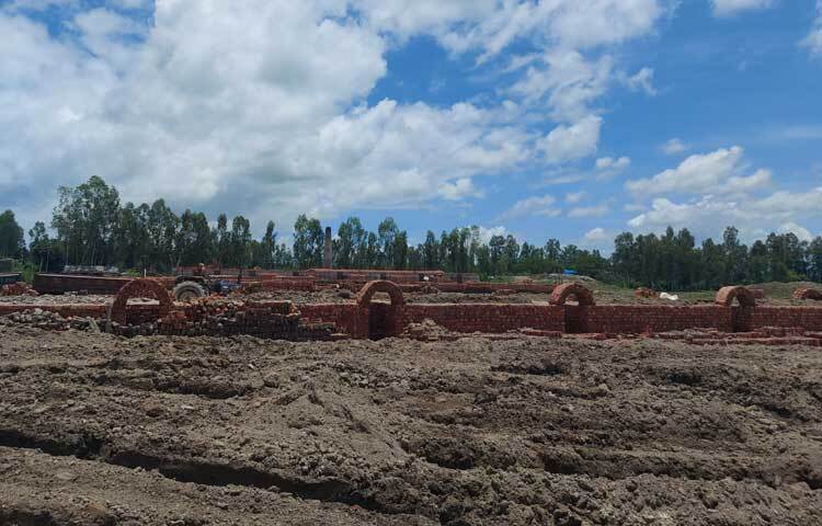 এলাকাবাসীর মতে এই ভাটাটি চালু হলে ফসলি জমির অস্তিত্ব থাকবে না। এছাড়া ওই এলাকার পরিবেশ নষ্ট হবে এবং এলাকার শতাধিক পরিবার সংকটে পড়বে। ছবি: এ এইচ শামীম