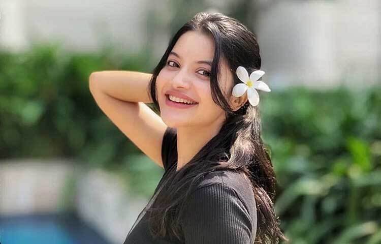 এরপর দীর্ঘ বিরতি নিয়ে ওয়েব ফিল্ম ‘নেটওয়ার্কের বাইরে’ তে অভিনয় করেন। অবশেষে ২০২২ সালে মেজবাউর রহমান সুমনের ‘হাওয়া’ সিনেমায় গুলতি চরিত্রে দেখা যায় তুষিকে। সেই থেকে প্রায় সময় আলোচনায় থাকেন এই লাস্যময়ী অভিনেত্রী। ছবি: ইনস্টাগ্রাম থেকে