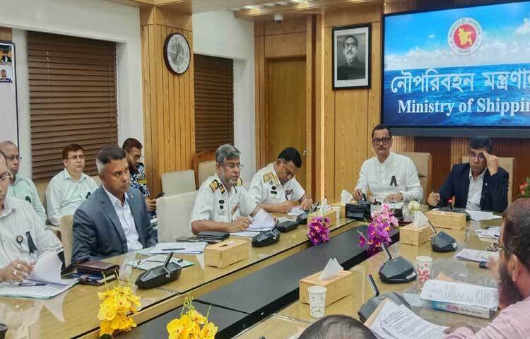 আজ মন্ত্রণালয়ের সভাকক্ষে বাংলাদেশ নৌপরিবহন শ্রমিক ফেডারেশনের ১২ দফা দাবি বাস্তবায়ন সংক্রান্ত সভায় সভাপতিত্ব করেন নৌপরিবহন প্রতিমন্ত্রী খালিদ মাহমুদ চৌধুরী। ছবি: পিআইডি