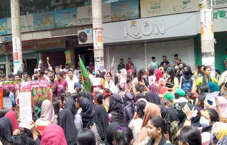 টাঙ্গাইলে বৈষম্যবিরোধী ছাত্র আন্দোলনের বিক্ষোভ মিছিল জনসমুদ্রে পরিণত হয়েছে। ছবি: আরিফ উর রহমান টগর