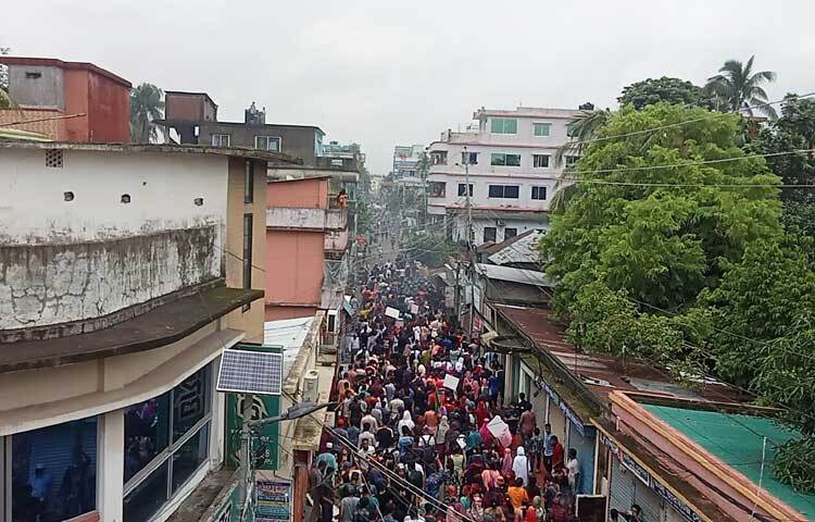 পুরো ঝালকাঠি শহর দখলে নিয়েছেন ছাত্রজনতা। ছবি: আতিকুর রহমান