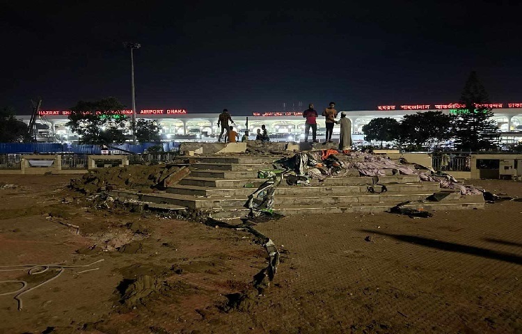এর আগে হযরত শাহজালাল আন্তর্জাতিক বিমানবন্দর ছয় ঘণ্টার জন্য বন্ধ ঘোষণা করেন কর্তৃপক্ষ। ছবি: মুসা আহমেদ