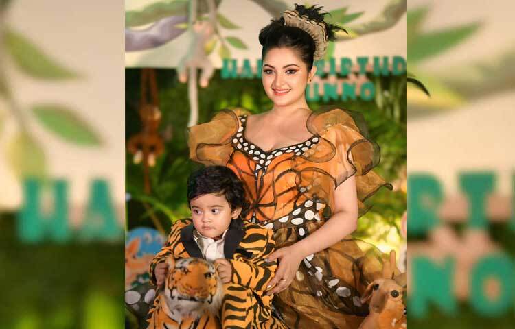 প্রথমবারের মতো বিশাল অনুষ্ঠান না করলেও ছেলের জন্মদিনে কোনো কমতি রাখেননি এই নায়িকা। ছবি: ফেসবুক থেকে