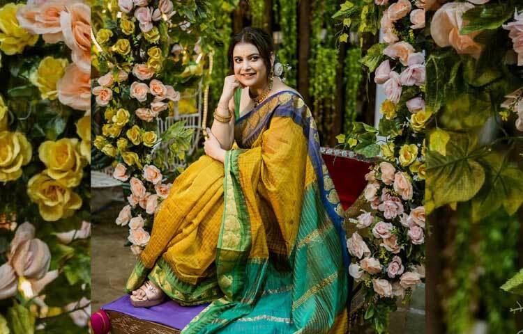 সম্প্রতি অভিনেত্রী শাড়ি পড়া দুটো ছবি শেয়ার করে ক্যাপশনে লিখেছেন, ‘শেষবার যখন কোন সামাজিক অনুষ্ঠানে গিয়েছিলাম তখন আওয়ামী লীগ ক্ষমতায় ছিল। অন্তর্বর্তীকালীন সরকারের সময়ে কেউ বিবাহ করলে দাওয়াত দিয়েন!’