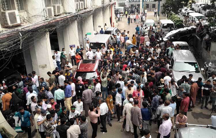 আন্দোলনরতদের মধ্যে ঢাকা কলেজ, সরকারি বাংলা কলেজ, ঢাকা স্টেট কলেজ, নারায়ণগঞ্জের সরকারি তোলারাম কলেজে, মোহাম্মদপুর সরকারি কলেজ, বোরহান উদ্দিন পোস্ট গ্র্যাজুয়েট কলেজ, সরকারি বিজ্ঞান কলেজ, সরকারি কবি নজরুল কলেজসহ এবং ঢাকার পার্শ্ববর্তী বিভিন্ন কলেজের শিক্ষার্থীরা রয়েছেন। ছবি: মাসুদ রানা