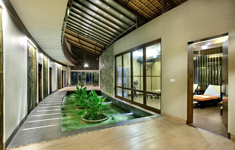 দুসাই রিসোর্ট অ্যান্ড স্পা মৌলভীবাজার টু শ্রীমঙ্গল সড়কের গিয়াসনগরে অবস্থিত অন্যতম বিলাসবহুল একটি রিসোর্ট। বিশাল জায়গাজুড়ে নির্মিত এ রিসোর্টে সুইমিংপুল, স্পা, ব্যাডমিন্টন কোর্ট, মুভি থিয়েটার, সাইকেল রাইডিং ও জিমসহ বিভিন্ন সুযোগ-সুবিধা রয়েছে। চারপাশে গাছগাছালি ও ১ হাজার ফুট লম্বা একটি সুবিশাল লেক রয়েছে। এখানে থাকার জন্য হোটেল রুম ও ভিলা দুই ধরনের ব্যবস্থা রয়েছে। হোটেলে এক রাতের ভাড়া ন্যূনতম ১৬ হাজার টাকা ও সর্বোচ্চ ১৮ হাজার টাকা। সাত ধরনের ভিলার ভাড়া ২১ হাজার থেকে শুরু করে ১ লাখ টাকা পর্যন্ত। এরসঙ্গে ৯ শতাংশ সার্ভিস চার্জ ও ১৫ শতাংশ ভ্যাট প্রযোজ্য। ছবি: ওমর ফারুক নাঈম