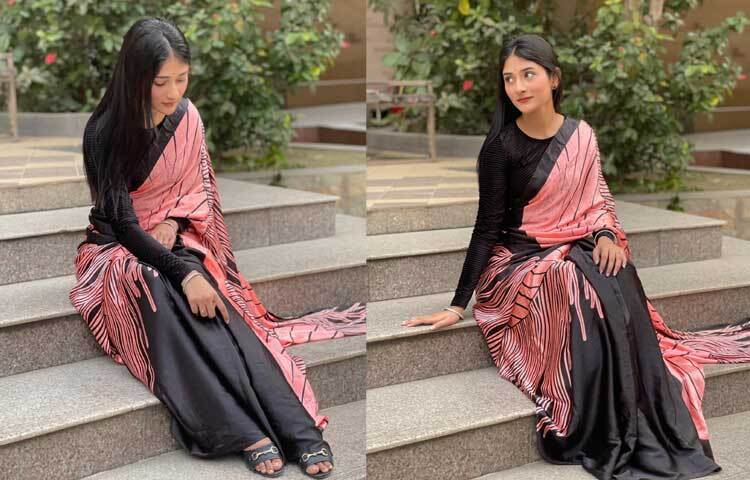 শাড়িতে অপরূপ লাগছে মালাইকাকে।