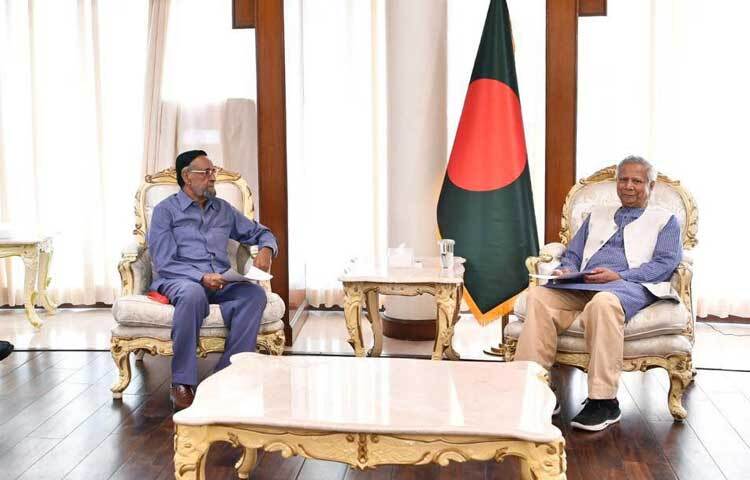 শনিবার প্রধান উপদেষ্টার সরকারি বাসভবন যমুনায় অনুষ্ঠিত এই সংলাপে কোন কোন দল সংস্কারের পর নির্বাচনের দাবিও জানিয়েছে।