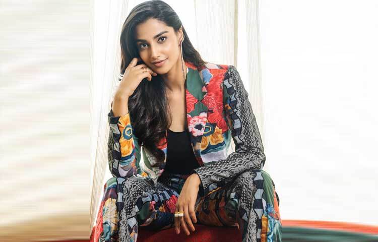 ২০২২ সালে তাকে দেখা যায় ‘খিলাড়ি’ ছবিতে। সেই ছবি দিয়ে তেমন আলোচনায় না আসলেও ২০২২ সালে মুক্তি পাওয়া থ্রিলার ছবি ‘হিট: দ্য সেকেন্ড কেস’ দিয়ে বেশ জনপ্রিয়তা পান এই অভিনেত্রী।