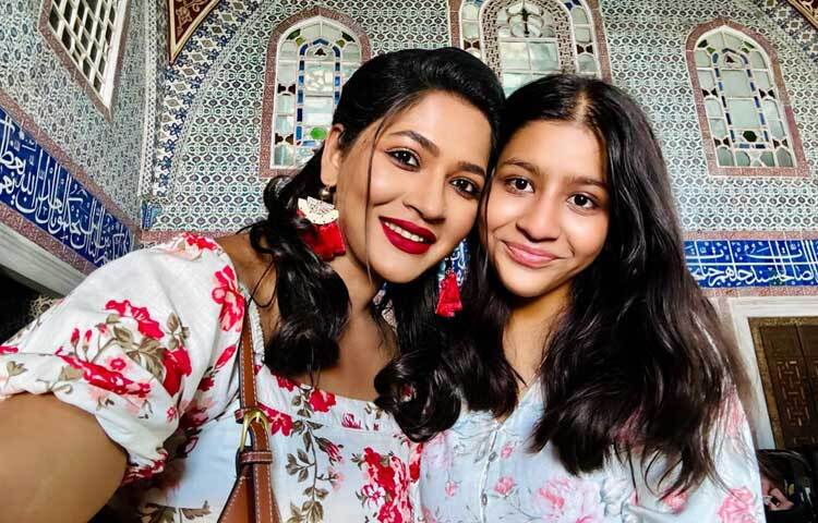 সায়রা নামে তার এক কন্যাসন্তান রয়েছে।