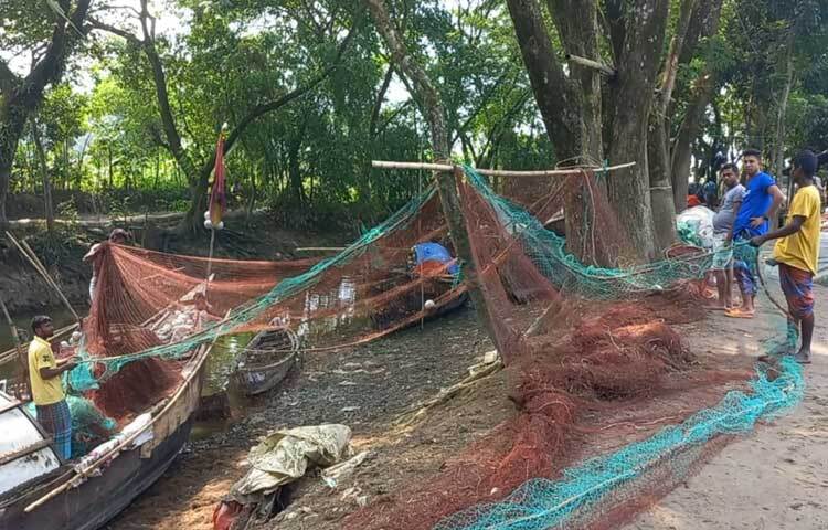 বিগত বছরের তুলনায় এই বছর অভয়াশ্রম এলাকায় কঠোর অবস্থানে থাকায় জেলেরা নদীতে নামার সুযোগ পায়নি বলে জানিয়েছে প্রশাসন।