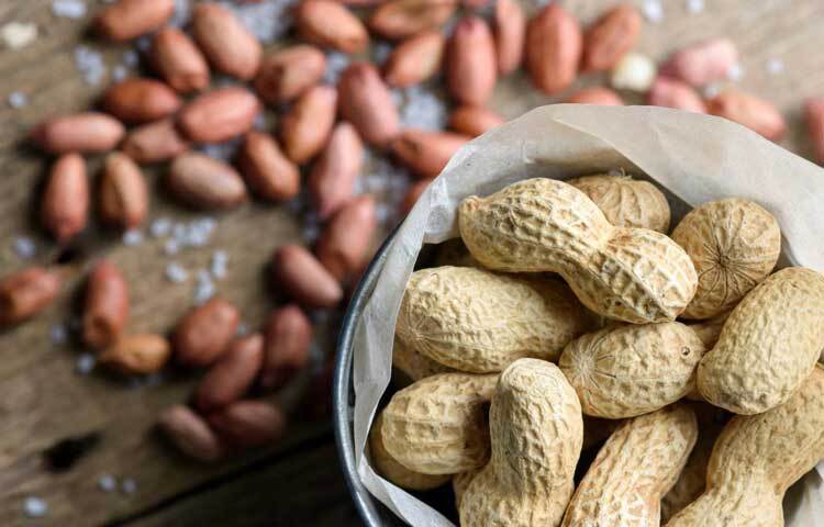 বাদামে থাকা প্রচুর পরিমাণে প্রোটিন, ক্যালসিয়াম, ভিটামিন ই, ফাইবার, সেলেনিয়াম, ভিটামিন সি, অ্যান্টি-অক্সিডেন্ট, অ্যামাইনো অ্যাসিড, পটাশিয়াম এবং ওমেগা থ্রি ফ্যাটি অ্যাসিড আমাদের শরীরের রোগ প্রতিরোধক্ষমতা বৃদ্ধি করে।