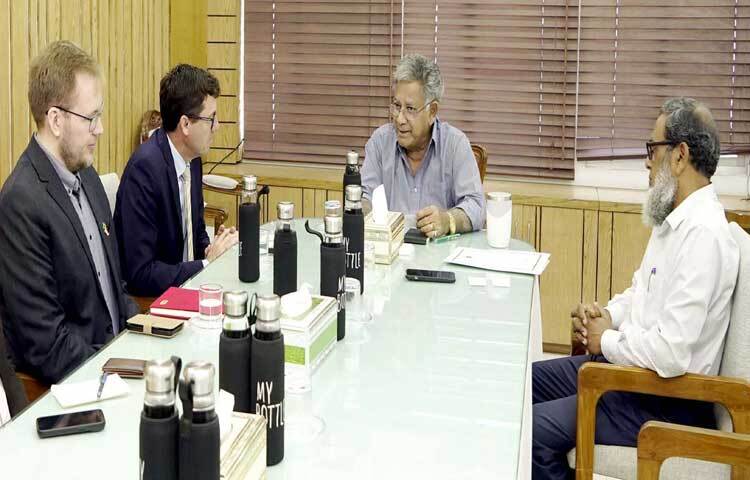 নৌপরিবহন উপদেষ্টা ব্রিগেডিয়ার জেনারেল (অব.) ড. এম সাখাওয়াত হোসেনের সঙ্গে সাক্ষাৎ করেন বাংলাদেশে নরওয়ের রাষ্ট্রদূত হ্যাকন আরালড গুলব্র্যান্ডসেন। ছবি: পিআইডি