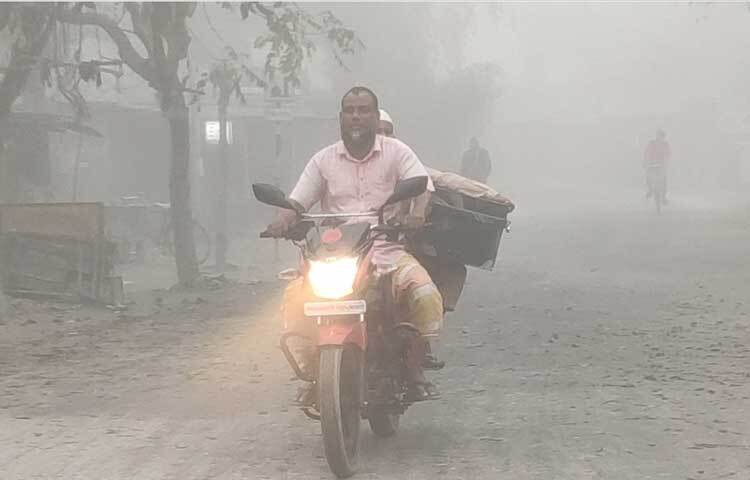 অন্যদিকে বয়স্ক ও শিশুদের মাঝে ঠাণ্ডাজনিত রোগের প্রকোপ কিছুটা বেড়েছে বলে জানিয়েছে কুড়িগ্রাম সদর হাসপাতাল কর্তৃপক্ষ।