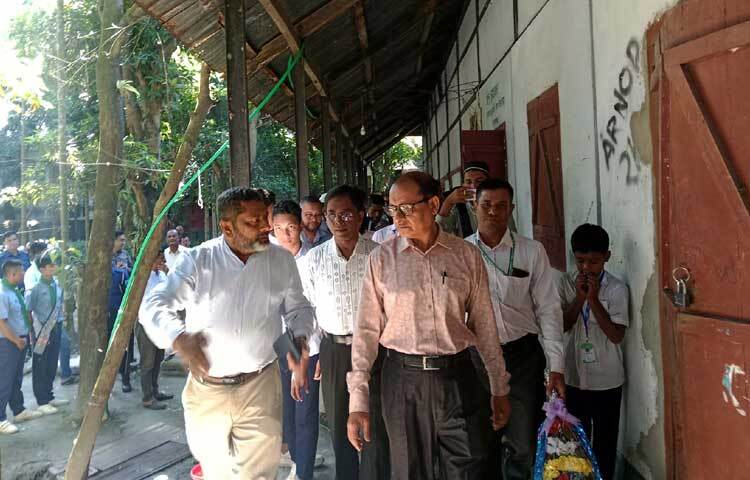 এসময় জেলা প্রশাসন, স্কুলের শিক্ষক, শিক্ষার্থীরা উপস্থিত ছিলেন।