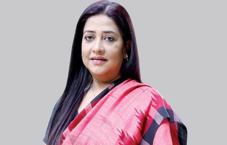 ১৯৮০ সালে নির্মাতা সৈয়দ সালাউদ্দিন জাকী পরিচালিত ‘ঘুড্ডি’ সিনেমার মাধ্যমে অভিনয় জগতে পা রাখেন তিনি।