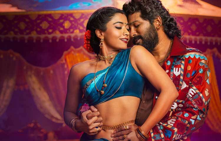 পুষ্পা-২ সিনেমায় দক্ষিণি আমেজের লুকে রাশমিকা ও আল্লু অর্জুন।