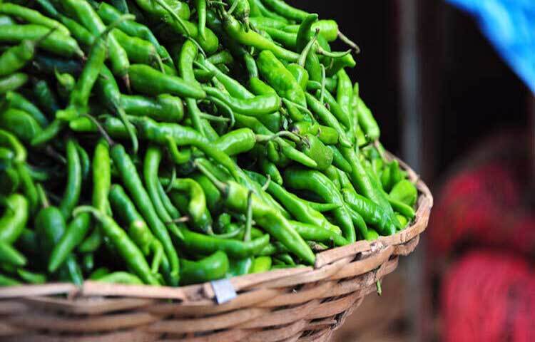 কাঁচামরিচে থাকা অ্যান্টিঅক্সিডেন্ট শরীরে মুক্ত মৌলগুলোর বিরুদ্ধে লড়তে পারে।