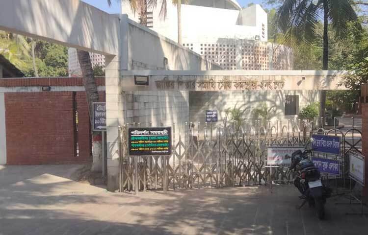 বর্তমানে বঙ্গবন্ধু কল্যাণ ট্রাস্টের অধীন আউটসোর্সিংয়ের কর্মীরা দেখভাল করছেন সমাধিটি। তবে সমাধির মসজিদে এখনো রয়েছে খতিব।