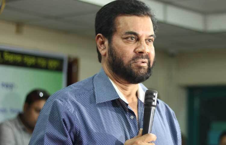 ১৯৫৬ সালের এই দিনে কিশোরগঞ্জ জেলার করিমগঞ্জে জন্মগ্রহণ করেন বাংলা চলচ্চিত্রে সোনালি যুগের এই অভিনেতা। তার বাবার নাম হাজি আব্দুল আলী, মায়ের নাম সরুফা খাতুন।