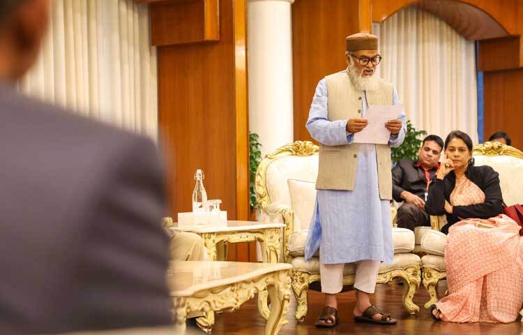 ধর্ম উপদেষ্টা ড. আ ফ ম খালিদ হোসেনের সঞ্চালনায় খ্রিস্টান ধর্মের নেতাদের মধ‍্যে শুভেচ্ছা বক্তব্য রাখেন বাংলাদেশের ক্যাথলিক খ্রিষ্টানদের প্রধান ধর্মগুরু আর্চবিশপ বিজয় এন ডি’ক্রুজ, দ্যা ন্যাশনাল ক্রিশ্চিয়ান ফেলোশিপ অফ বাংলাদেশের সভাপতি বিশপ ফিলীপ পি অধিকারী, বাংলাদেশ ক্রিশ্চিয়ান এসোসিয়েশনের প্রেসিডেন্ট নির্মল রোজারিও, বাংলাদেশ ক্রিশ্চিয়ান এসোসিয়েশনের মহাসচিব ইগ্লাসিওস হেমন্ত কোড়াইয়া এবং বাংলাদেশ খ্রিস্টান মহাজোটের প্রেসিডেন্ট ড্যানিয়েল নির্মল ডি’কস্তা।