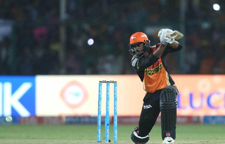 আইপিএলে সানরাইজার্স হায়দ্রাবাদ দলের হয়ে খেলার সময় তার অসাধারণ পারফরম্যান্স ভারতীয় ক্রিকেট বোর্ডের নজরে আসে।