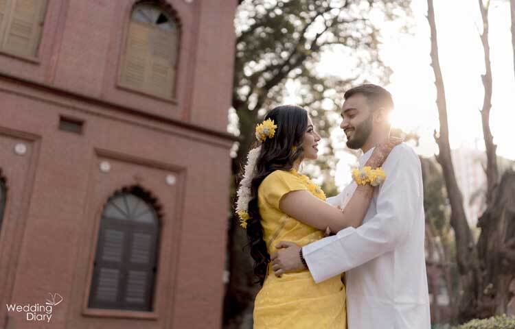 তাদের মায়াবী চাহনিতে স্পষ্ট একে অপরকে কাছে পাওয়ার অধীর অপেক্ষা।