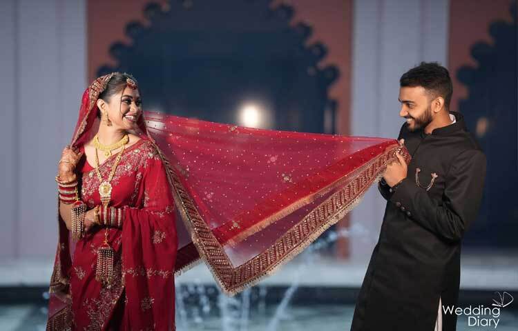 ২০১৯ সালে একটি তেলের বিজ্ঞাপনের মাধ্যমে প্রথম ক্যামেরার সামনে দাঁড়ান।