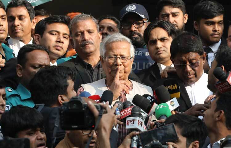 বর্তমান অন্তর্বর্তীকালীন সরকারের প্রধান উপদেষ্টা নোবেলজয়ী ড. মুহাম্মদ ইউনূসের বিরুদ্ধে শ্রম আইন লঙ্ঘনের দায়ে দোষী সাব্যস্ত শিরোনাম হওয়ার মাধ্যমে শুরু হয়েছিল বছরটি। ইউনূসসহ গ্রামীণ টেলিকমের অন্য তিনজনকে ঢাকার শ্রম আদালত ছয় মাসের বিনাশ্রম কারাদণ্ড দেন এবং পরবর্তীতে রায়ের বিরুদ্ধে আপিল করার শর্তে ১ মাসের জামিন দেন।