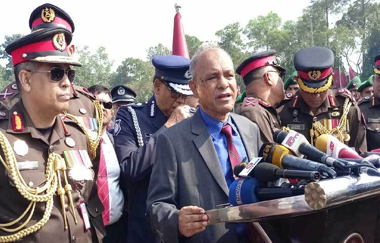 বর্ডার গার্ড বাংলাদেশের (বিজিবি) নবীন সৈনিকদের উদ্দেশে স্বরাষ্ট্র উপদেষ্টা লেফটেন্যান্ট জেনারেল (অব.) মো. জাহাঙ্গীর আলম চৌধুরী বলেছেন, দেশের সীমানা রক্ষায় তোমরা প্রয়োজনে জীবন দেবে, তবু দেশের এক ইঞ্চি মাটি হাতছাড়া হতে দেবে না। সীমান্তে প্রতিপক্ষের কাছে কোনো অবস্থাতেই পিঠ প্রদর্শন করবে না। ছবি: তৌহিদুজ্জামান তন্ময়