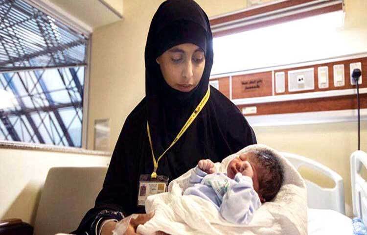 প্রকৃত জন্ম তারিখ জানা না থাকায় তারা নিজেদের পছন্দমত একটি দিন বেছে নেয়। তাই এখন পহেলা জানুয়ারি আফগানদের গণ জন্মদিনে পরিণত হয়েছে।