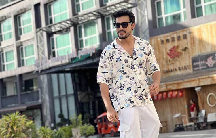 ২০১৩ সালে চ্যানেল আইয়ের রিয়েলিটি শো ফেয়ার অ্যান্ড হ্যান্ডসাম চ্যাম্পিয়ন হয়েই অভিনয় জগতে পা রেখেছেন এই অভিনেতা।