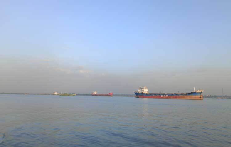 চাক্তাই থেকে কালুরঘাট পর্যন্ত রিং রোড হচ্ছে, যা উপকূলীয় বেড়িবাঁধ হিসেবে কাজ করবে। প্রকল্পটির পুরোপুরি কাজ শেষ হওয়ার আগেই নদীর তীরে এই প্রকল্পের অংশ হিসেবে বেড়িবাঁধ, ব্লক নির্মাণের ফলে কর্ণফুলীর সব সৌন্দর্য এখান থেকেই উপভোগ করতে পারছেন ভ্রমণপিপাসুরা।