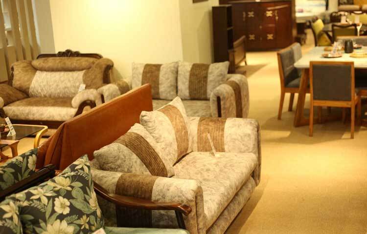 মেলায় কিস্তিতে বিভিন্ন ব্র্যান্ডের আসবাব কেনার সুযোগও আছে। বিনা সুদে ৩ থেকে ১৮ মাসের কিস্তিতে বিভিন্ন ধরনের আসবাবপণ্য কেনার সুযোগ দিচ্ছে প্রায় সব প্রতিষ্ঠান। তবে এজন্য ক্রেতাদের ক্রেডিট কার্ড থাকতে হবে।