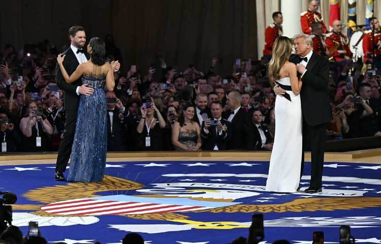 ডোনাল্ড ট্রাম্প ও তার স্ত্রী মেলানিয়া ট্রাম্পের সঙ্গে সামাজিক অনুষ্ঠানে অংশ নিয়েছেন ভাইস-প্রেসিডেন্ট দম্পতিও।