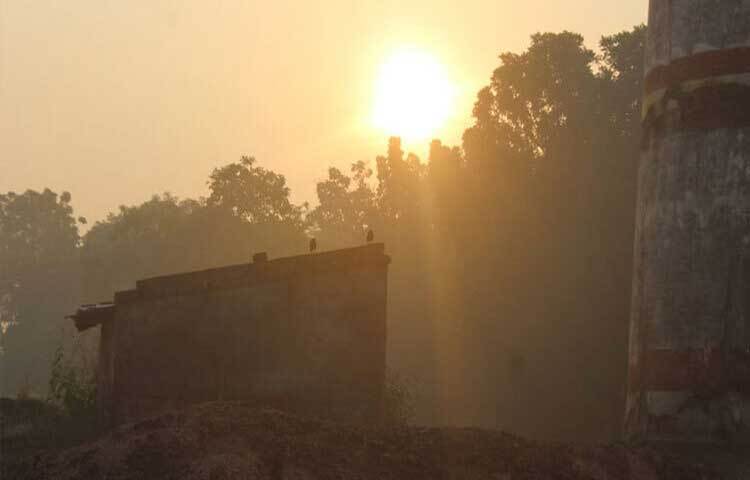 শীতের কারণে হাসপাতালগুলোতে বেড়েছে জ্বর, সর্দি, ডায়রিয়া, নিউমোনিয়াসহ বিভিন্ন রোগীর সংখ্যা। এতে শিশু ও বৃদ্ধরা বেশি আক্রান্ত হচ্ছেন।
