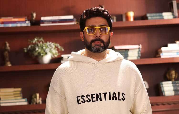 দীলিপ কুমারের পর তিনবার পার্শ্বচরিত্রে সেরা অভিনেতার পুরস্কার পেয়ে রেকর্ড করেছিলেন অভিষেক।