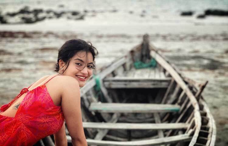 কাজের পাশাপাশি সামাজিক যোগাযোগমাধ্যমেও সরব এই অভিনেত্রী। বিভিন্ন সময়ই শেয়ার করেন নিজের নজরকাড়া সব ছবি।