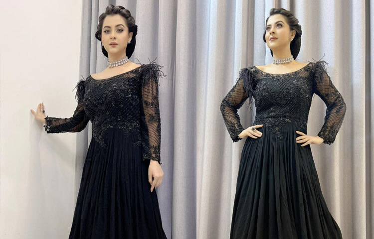 ফুলস্লিভ কালো গাউনে অপরূপ বুবলী।