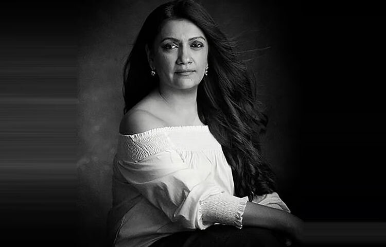 অভিনেত্রী বিয়েতে যে আইভরি লেহেঙ্গা পরেছেন সেটির নকশা করেছেন ভারতের বহুল প্রশংসিত ডিজাইনার সীমা গুজরাল। শুধু মেহজাবীনের লেহেঙ্গাই নয়, তার ডিজাইন করা পোশাক পরেছেন বলিউড ও দক্ষিণী সিনেমার নায়িকারাও।