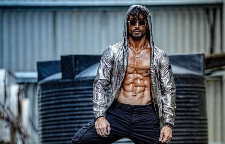 সম্প্রতি প্রকাশ্যে এসেছে টাইগার শ্রফের ‘বাঘি ৪’ এর প্রথম ঝলক। এদিনই এক টক শোয়ে প্রথম প্রেম নিয়ে কথা বলেন তিনি।