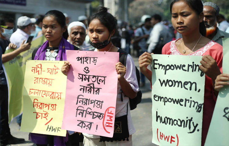 নিজেদের নিরাপত্তা চেয়ে নারী দিবসে পথে নেমেছেন তারা।