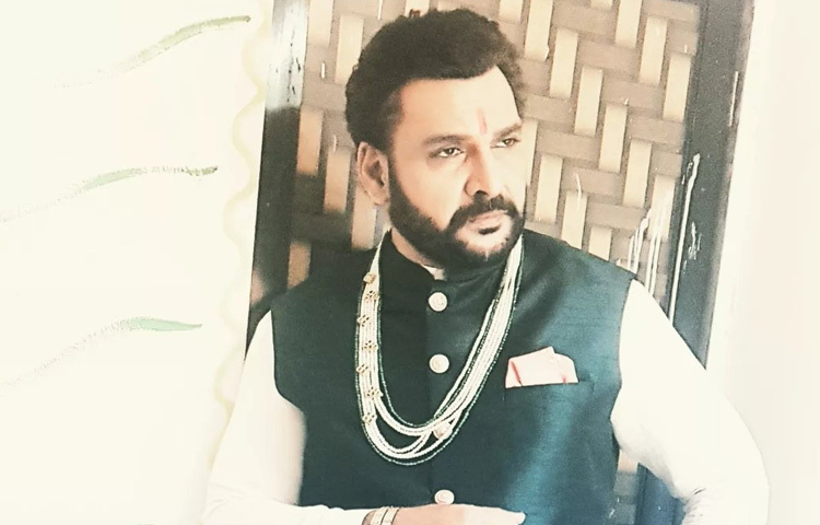 এছাড়া তিনি ২০১৮ সালের চায়না ব্লকবাস্টার চলচ্চিত্র ‘ডাইং টু সার্ভাইভ’ এ অভিনয় করেন।