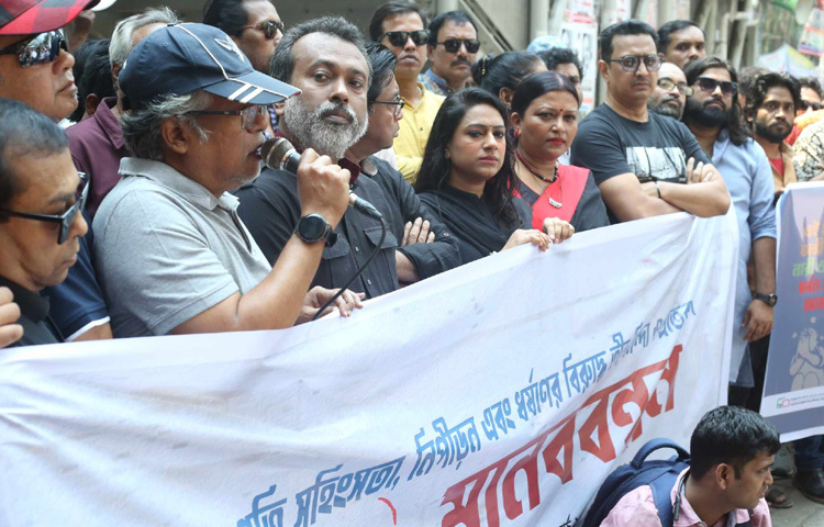 তারা সবাই নারী ও শিশুর প্রতি সহিংসতা ও ধর্ষণের বিরুদ্ধে নিজেদের একাত্মতা প্রকাশ করেন।