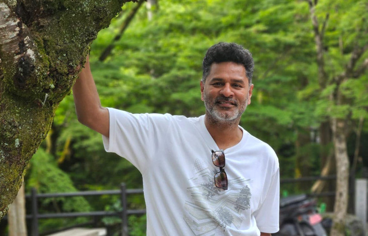 জটিল রোগে আক্রান্ত ছিলেন এই শিল্পী। এমনকি এখনো তার স্পন্ডিলাইটিসের সমস্যা রয়েছে।