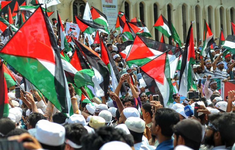 উত্তাল রাজধানী।